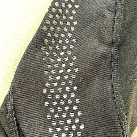 Victoria’s Secret Pink Ultimate black & white leggings.  Size Small. - Picture 5 of 7